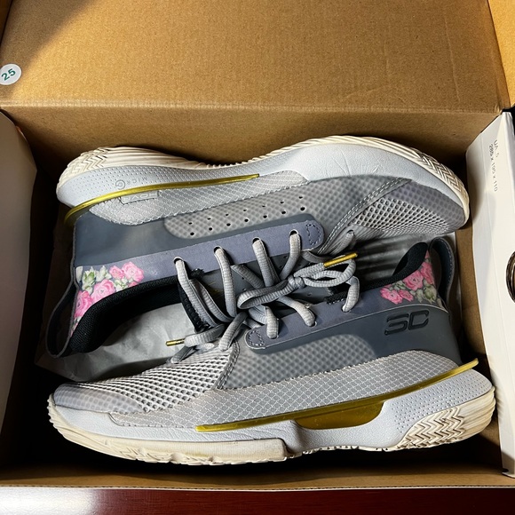 Under Armour Curry 7 youth Sneakers - Picture 1 of 9
